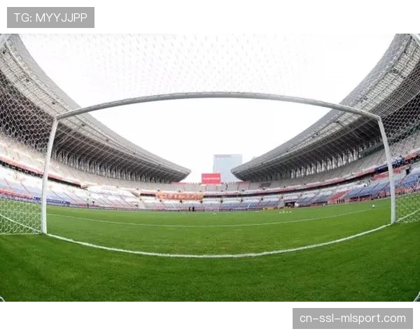 消息：山东泰山主场启用可实时显示越位线的战术分析大屏